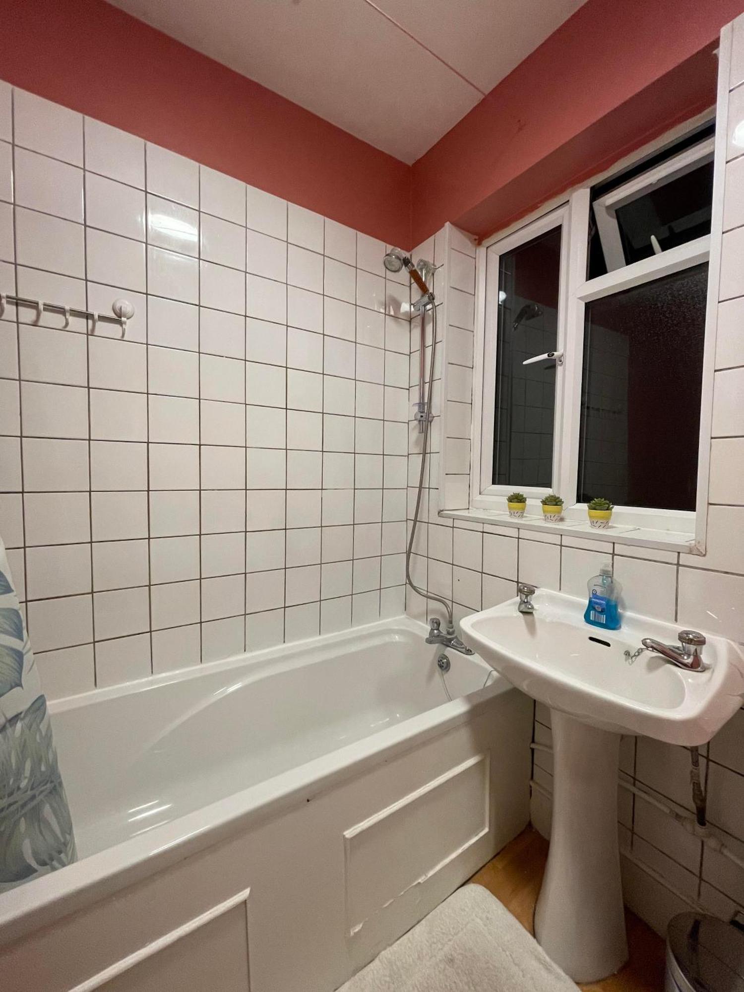 Spacious Room London Exterior photo
